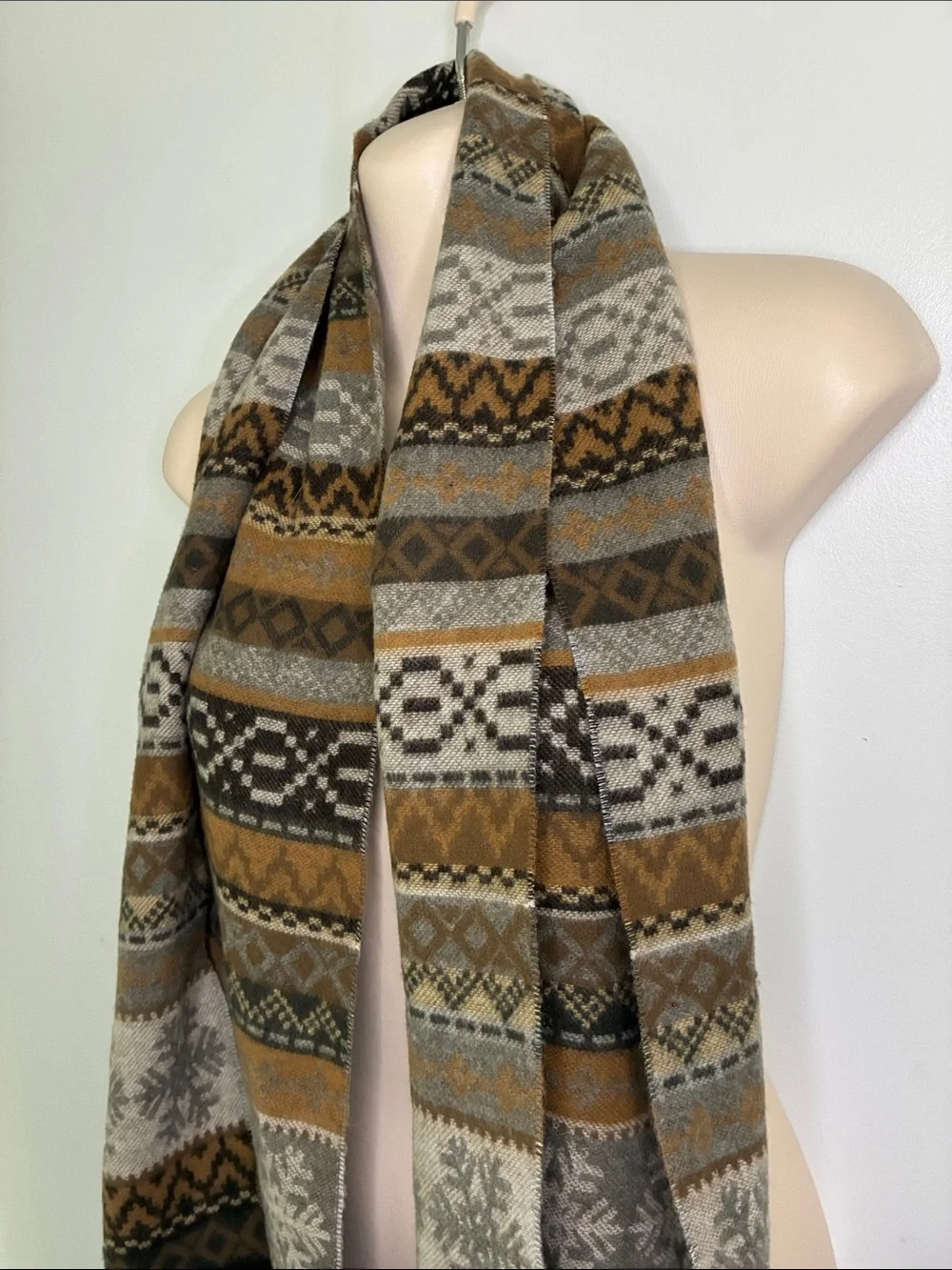 V. FRAAS fraas scarf
